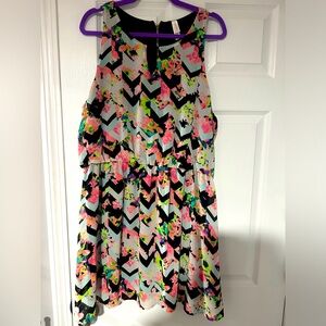 Xhiliration Geometric Floral Pattern Dress
